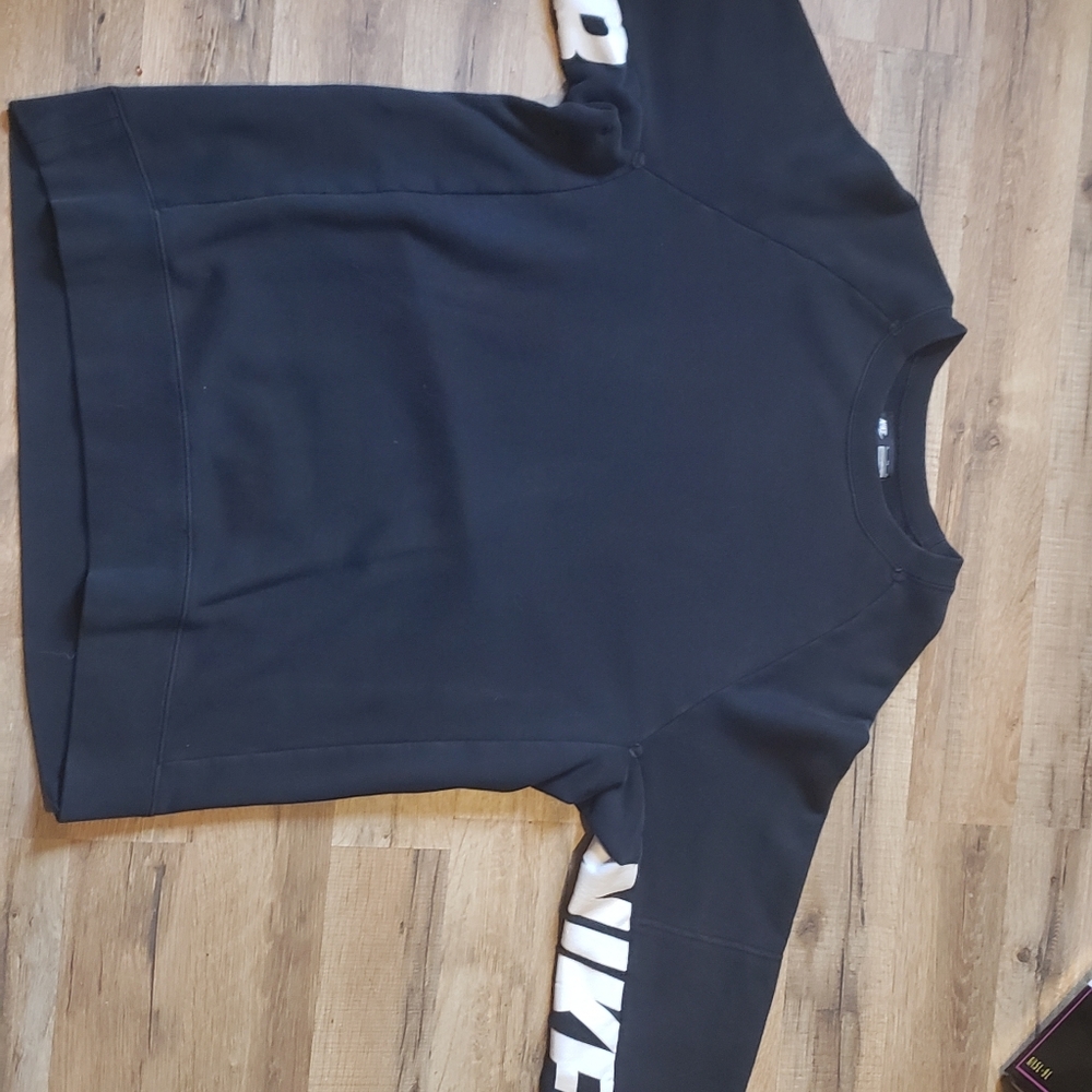 Nike SB crewneck sweater with thumb holes